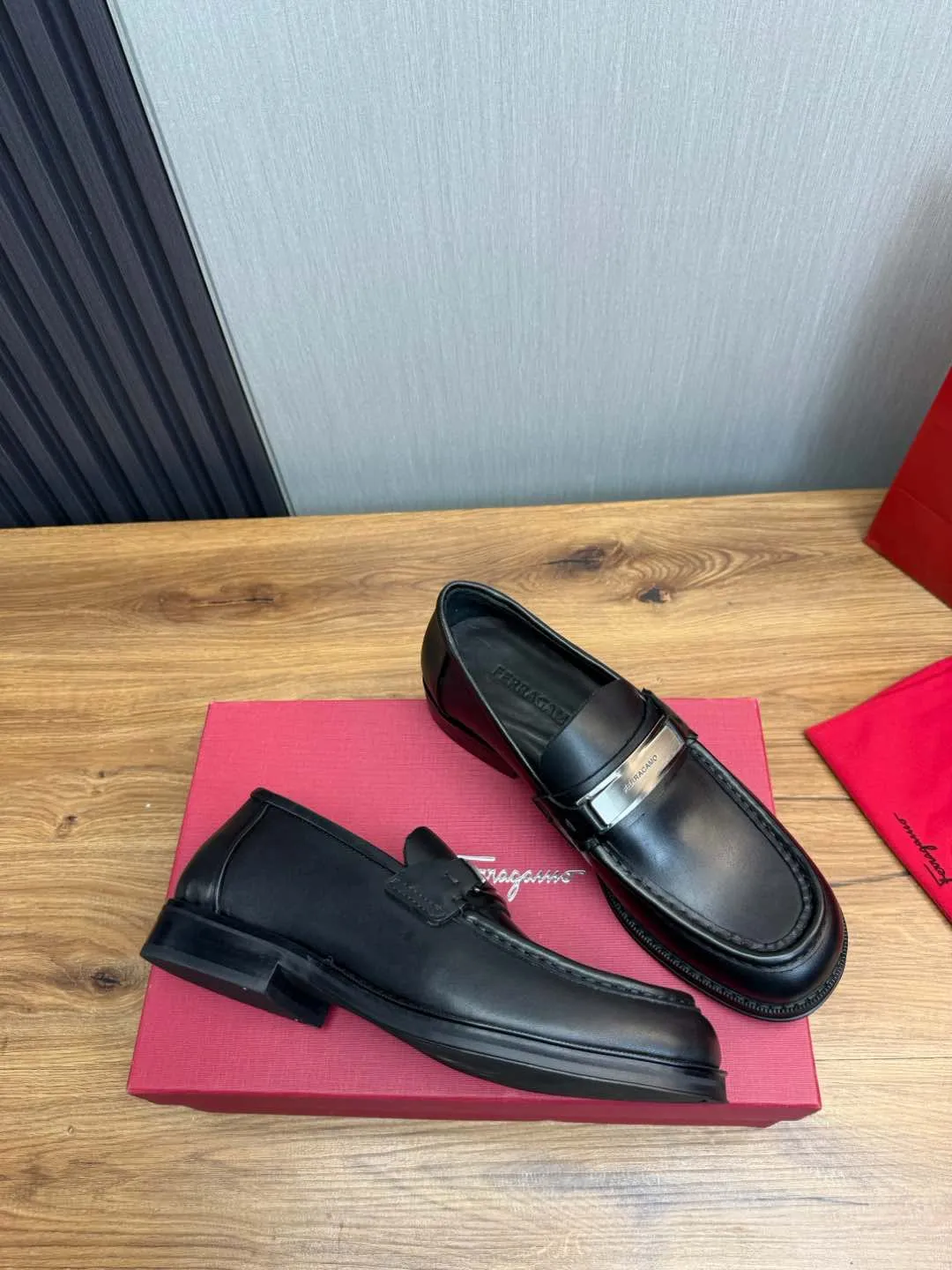 Men's shoes 💰880💰 Ferragamo. [Ferragamo] men's thick-soled loafers, the latest hot style, 1:1 original purchase quality, top quality, imported open-edge beaded cowhide leather on the upper, hand-made three-dimensional stitching highlights the round toe design, the inner foot pads are all imported cowhide, with original lightweight foam outsole, matching code 39-44, (38, 45 custom-made, non-refundable)